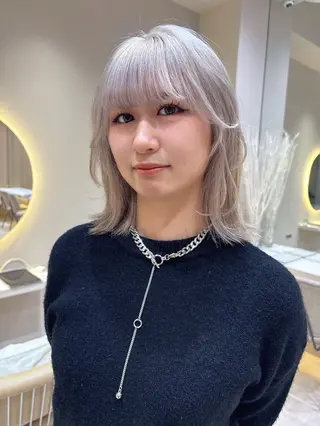 ミディアム ブリーチ🌟リタッチ 🎠KANON🎡のヘアスタイル