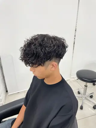 ショート パーマ メンズ フェザーパーマ職人 🪶ryosukeのヘアスタイル