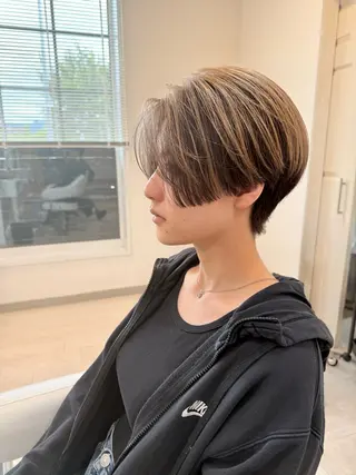 ショート graxi'    グラシー所属・ブリーチ/ハイトーン SERINAのヘアスタイル