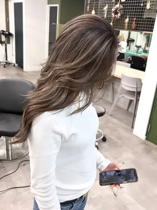 セミロング Miyu🌊/海外 風ハイライトのヘアスタイル