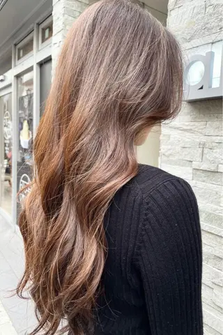 ロング カラー ヘアアレンジ 🩶EM ILY🩶のヘアスタイル