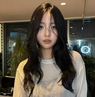 ロング Cocona 🦤 /ブリーチ/艶カラーのヘアスタイル