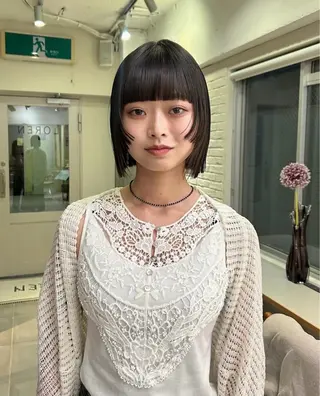ショート カラー レイヤーカット🐩 透明感カラー モカのヘアスタイル