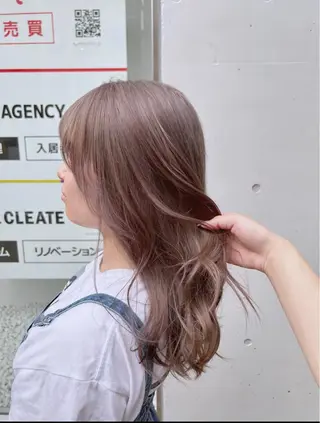 ミディアム 透明感カラー NAN AMI グレージュのヘアスタイル