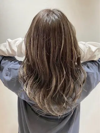 カラー 田村 汐織のヘアスタイル