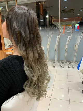 セミロング カラー 白髪ぼかしハイライト 柳川拓哉のヘアスタイル