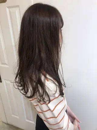 セミロング カラー MIOベージュカラー 柔らかいカラーのヘアスタイル