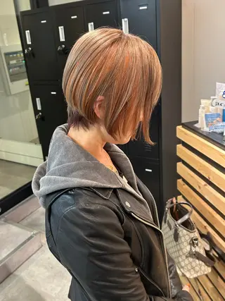 ショート カラー ウルフカット レイヤーカット上柿のヘアスタイル