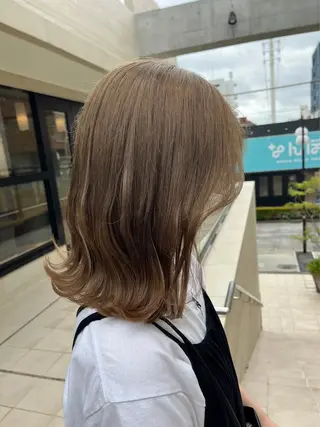 セミロング カラー NaVIユウジ 透明感カラーのヘアスタイル