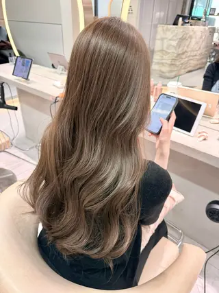 ロング カラー shion 透明感カラーのヘアスタイル