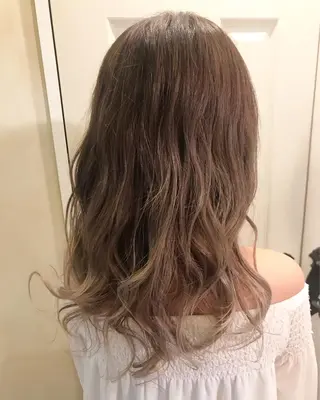 セミロング カラー 岩谷/ブリーチ 🪽透明感カラーのヘアスタイル