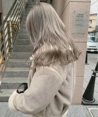 セミロング カラー パーマ ヘアアレンジ メンズ キッズ ネイル マツエク・マツパ ハイトーンボブ 前田 表参道　グレージュのヘアスタイル