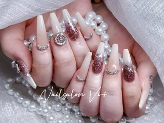 ネイル Nailsalon Vi+ももか🩷のネイルデザイン