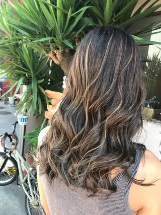 カラー 玉木 育実のヘアスタイル