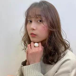 セミロング 透明感カラー 金村真子のヘアスタイル