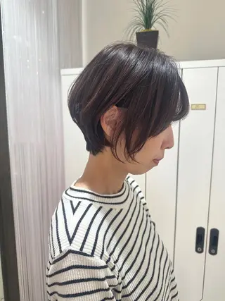 ショート レイヤー 艶々カラーのヘアスタイル