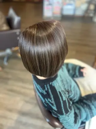 ショート カラー 井上 花音のヘアスタイル