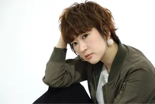ショート カラー パーマ 岡元 朗弘のヘアスタイル