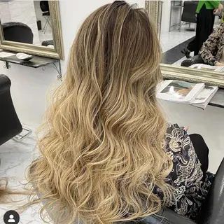 ロング カラー DEAN ISLA 大人レイヤーカットのヘアスタイル