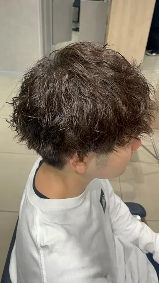 パーマ メンズ 巖本 真希のヘアスタイル