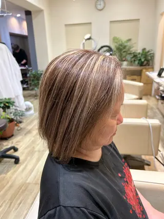 ミディアム カラー 武井 哉子のヘアスタイル