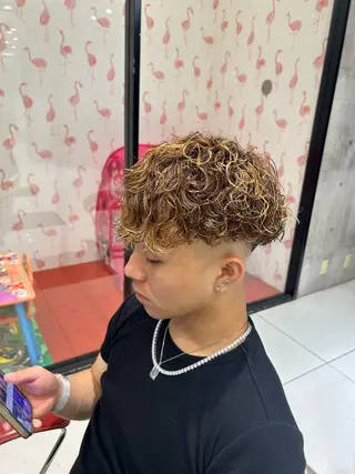 メンズ ハイトーンカラー✨️ 艶カラー特化Amiのヘアスタイル