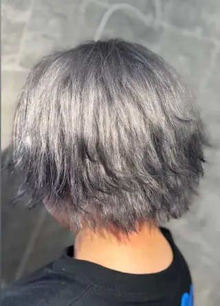 ショート メンズスタイル バレイヤージュ　齋藤のヘアスタイル