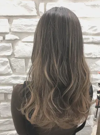 セミロング 艶髪/ハイトーン Sherryのヘアスタイル