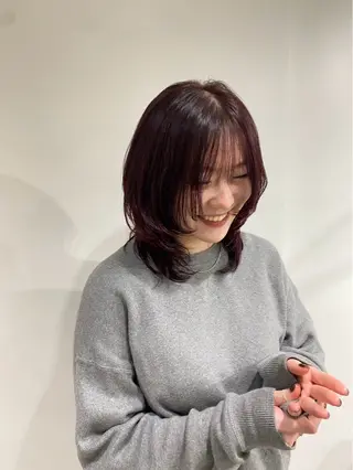 ミディアム カラー 中澤 眸乃のヘアスタイル