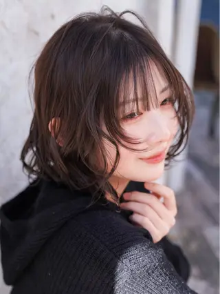 ミディアム カラー カライング所属・ズミ/垢抜けレイヤー 🦖透明感カラーのヘアスタイル