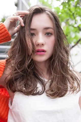 セミロング ダブルカラー🤍 髪質改善／原島のヘアスタイル