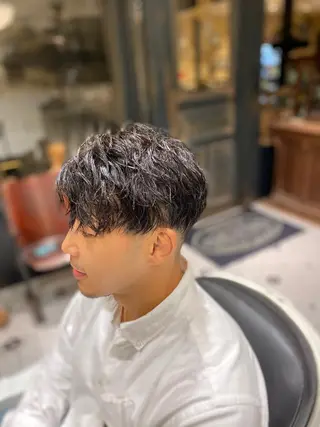 パーマ 山﨑 愛也のヘアスタイル