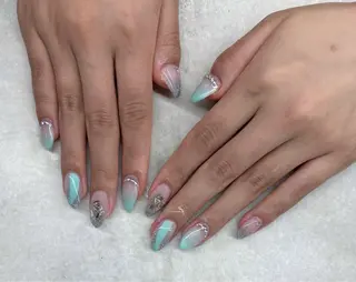 ネイル *RAIMU* HOLOGRAMのネイルデザイン