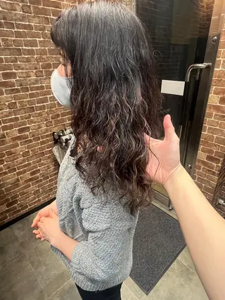 ロング カラー パーマ ヘアアレンジ メンズ キッズ ネイル マツエク・マツパ アイブロウ 久木原 ゆりのヘアスタイル