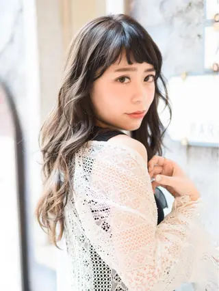 カラー re view 横山瑞稀のヘアスタイル