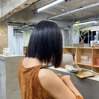 ミディアム カラー 茜璃/ブリーチカラー /レイヤーカットのヘアスタイル