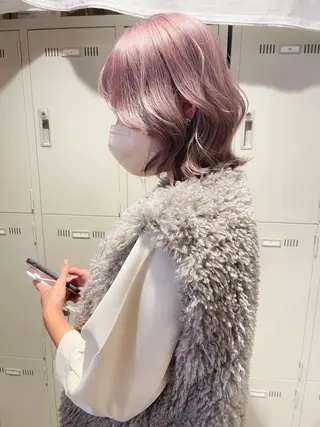 ミディアム カラー ハイトーン×レイヤー カットTAKUMIのヘアスタイル
