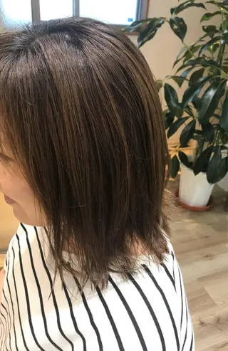 ミディアム 稲荷 友美のヘアスタイル