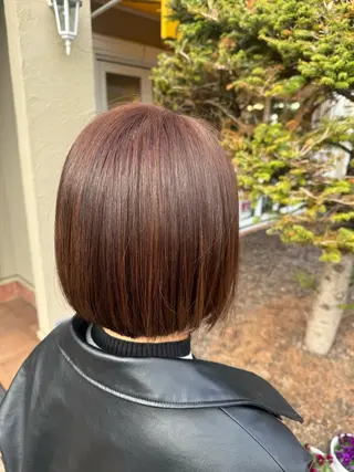 ミディアム カラー 𝒇𝒍𝒂𝒕/ 𝐇𝐈𝐍𝐀のヘアスタイル