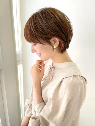 ショート esse大阪茶屋町店所属・レイヤーカット 新井田陽寿のヘアスタイル