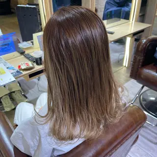 カラー 千代 夏輝のヘアスタイル
