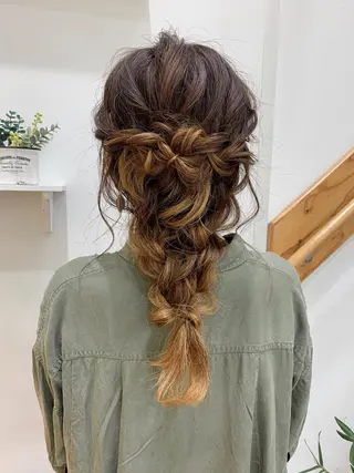 ロング ヘアアレンジ にいた　かづしげのヘアスタイル