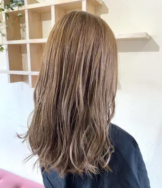 ロング カラー 中川 茜里のヘアスタイル