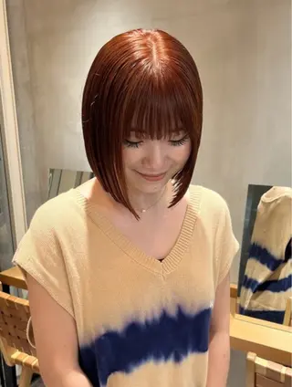 ミディアム カラー 圧倒的 毛流れ センターパートのヘアスタイル