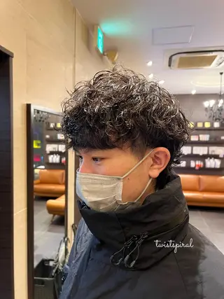 ショート パーマ メンズ 小山 雄大のヘアスタイル