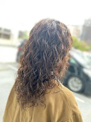 ロング パーマ 饒平名 知也のヘアスタイル