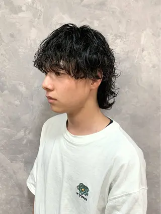 ミディアム パーマ メンズ 佐藤大翔🌐縮毛矯正 🌐メンズパーマのヘアスタイル