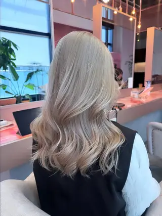 セミロング 艶カラー✨レイヤー 𝐚𝐲𝐚𝐤𝐚のヘアスタイル