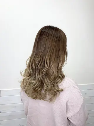 セミロング カラー lucia RYOのヘアスタイル