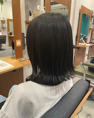 ミディアム カラー 切りっぱなしボブ/ 蒲生四丁目/伊藤瑠唯のヘアスタイル